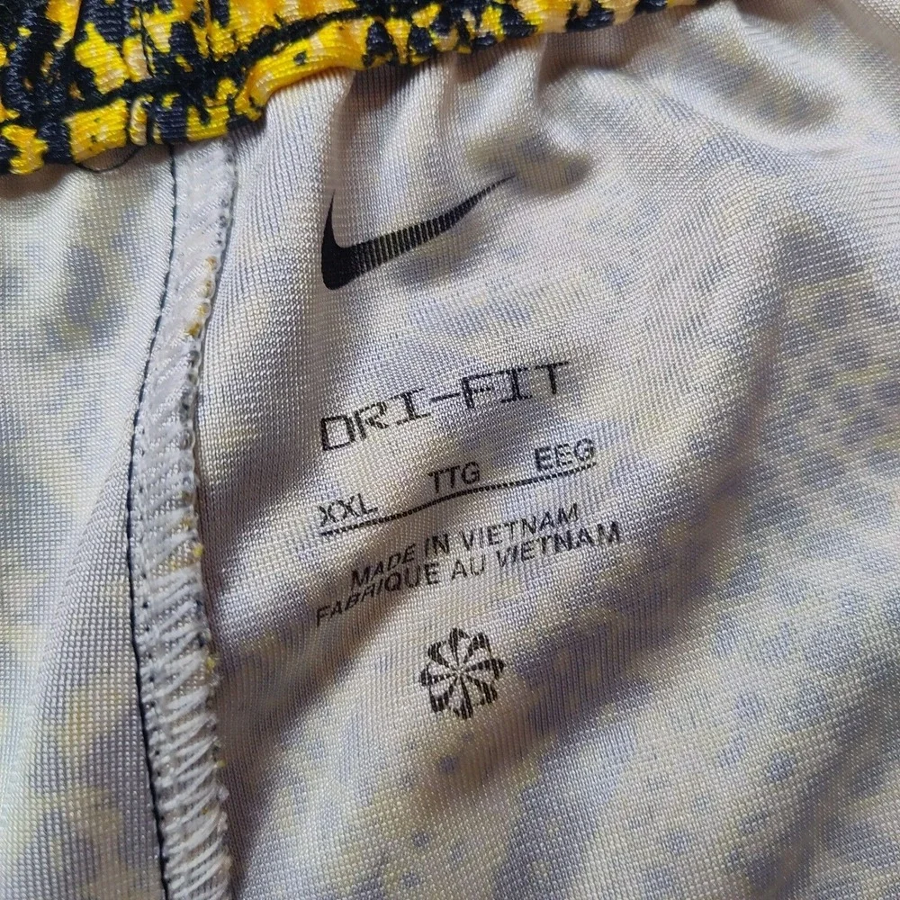 NIKE FLY Women 2XL Vivid Sulfur DRI-FIT Loose Snake Print Basketball Shorts NEW‎